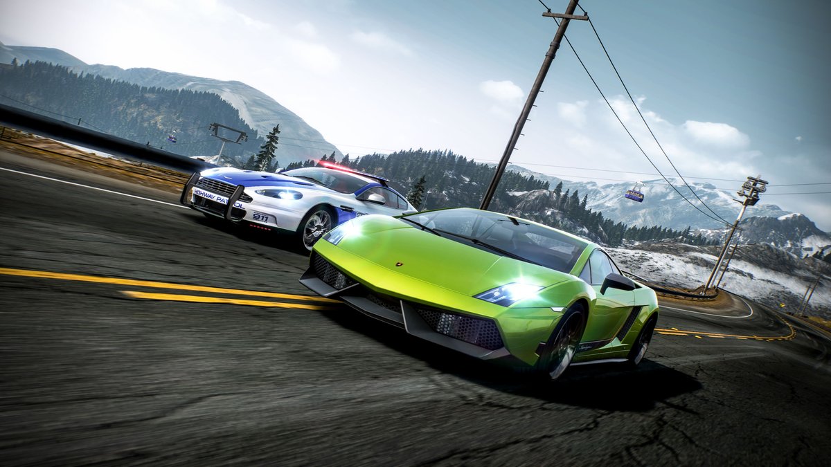 Need for Speed Hot Pursuit Remastered — полиция преследует суперкар, скриншот на PS5
