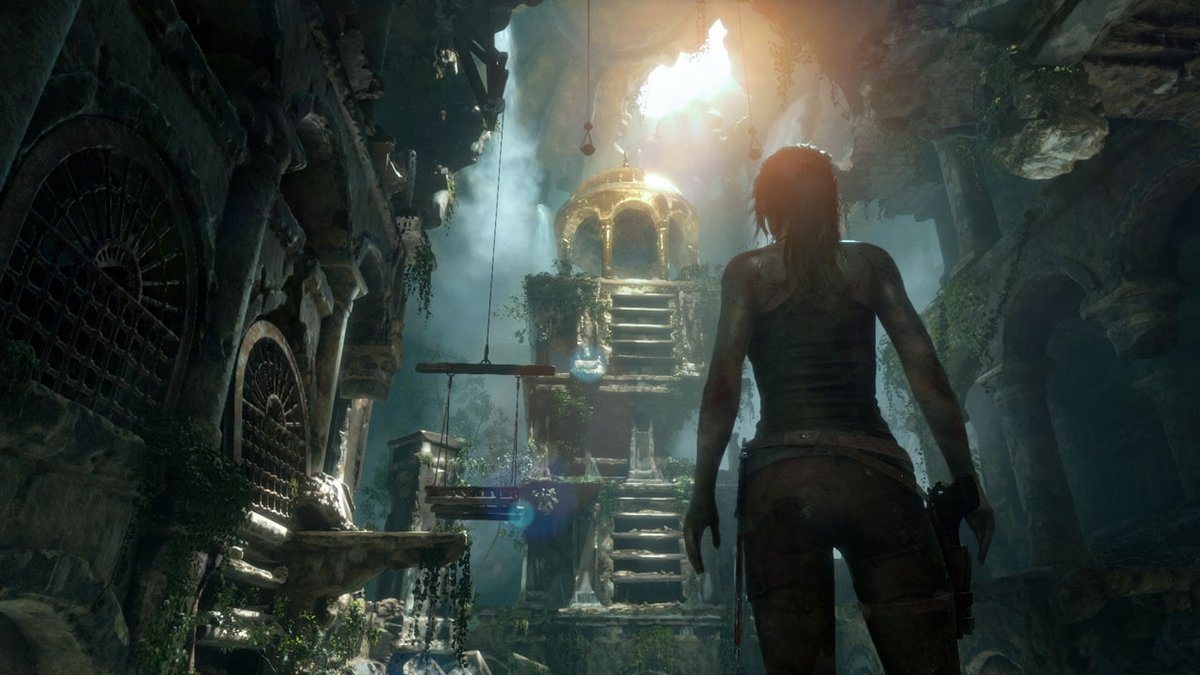 Rise of the Tomb Raider — Лара у входа в древнюю гробницу, скриншот на PS4